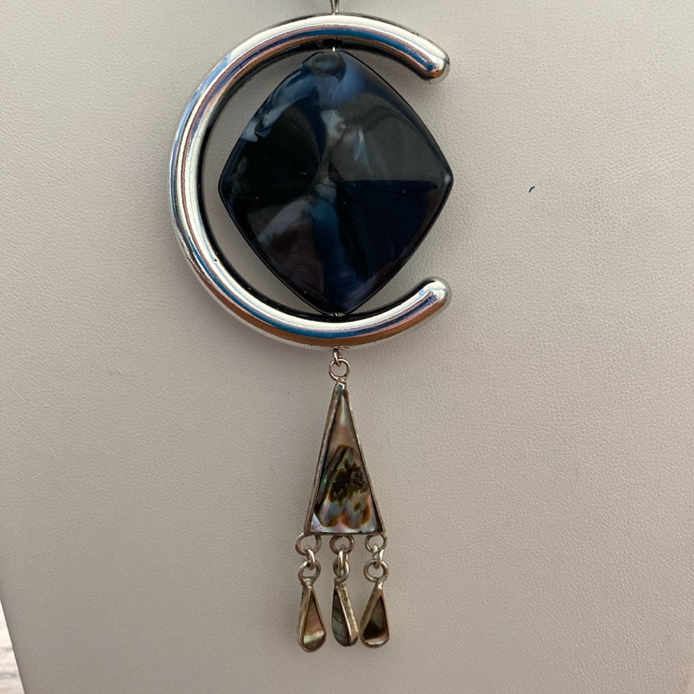 10/$10  Pendant Necklace with metal triangular Abalone dangle - Picture 2 of 3